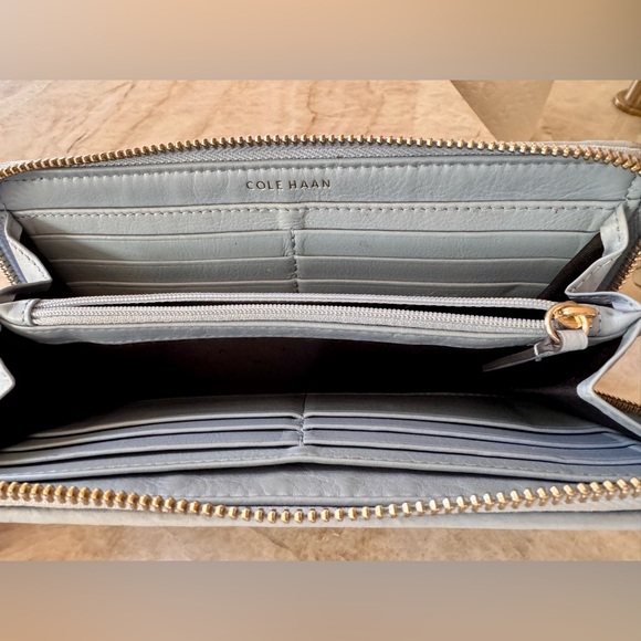 COLE HAAN light blue woven wallet - Picture 3 of 4